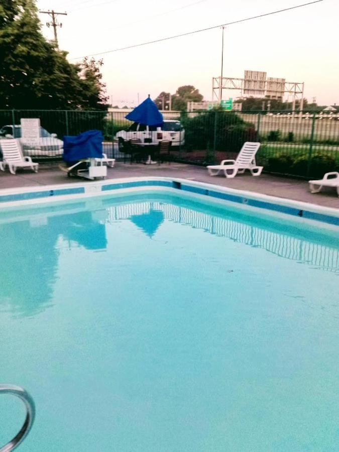 Red Carpet Inn Louisville North -Jeffersonville In Екстер'єр фото