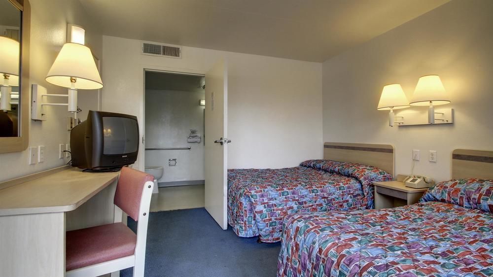 Red Carpet Inn Louisville North -Jeffersonville In Екстер'єр фото