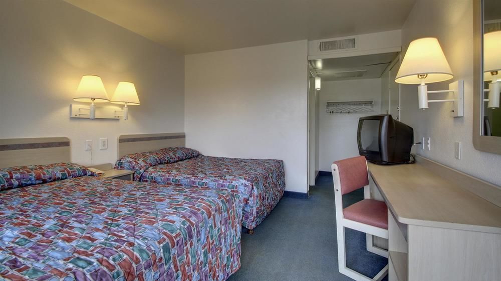 Red Carpet Inn Louisville North -Jeffersonville In Екстер'єр фото
