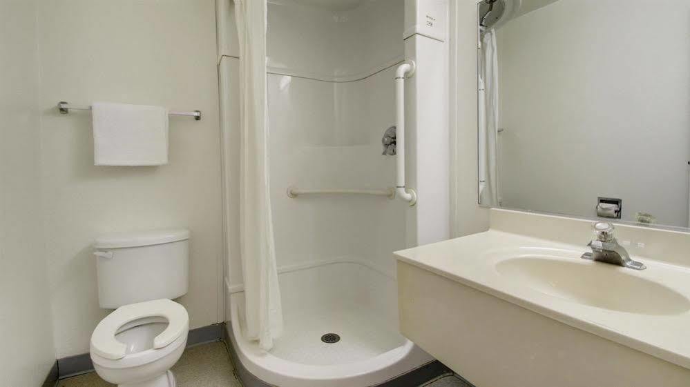 Red Carpet Inn Louisville North -Jeffersonville In Екстер'єр фото