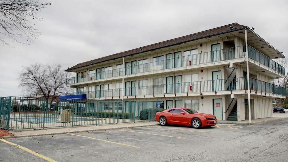 Red Carpet Inn Louisville North -Jeffersonville In Екстер'єр фото